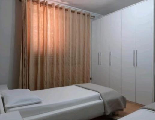 Erina Luxury Apartment Tirana Exteriör bild