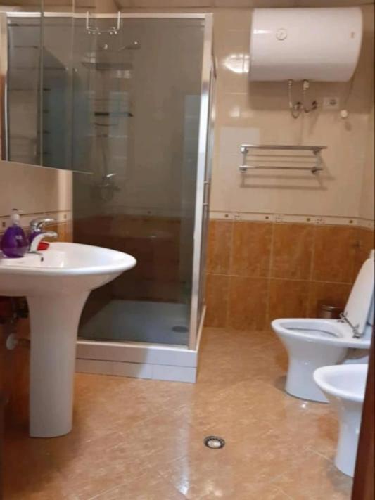 Erina Luxury Apartment Tirana Exteriör bild